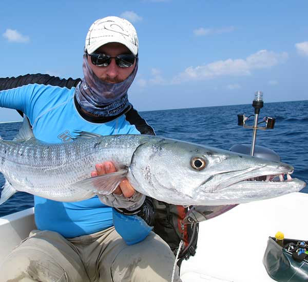 Spinnfischen mit Popper und Stickbait auf Giant Trevally, Thunfische, Snapper, Grouper und mehr.
