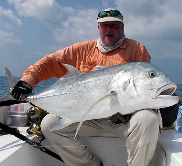 Spinnfischen mit Popper und Stickbait auf Giant Trevally, Thunfische, Snapper, Grouper und mehr.