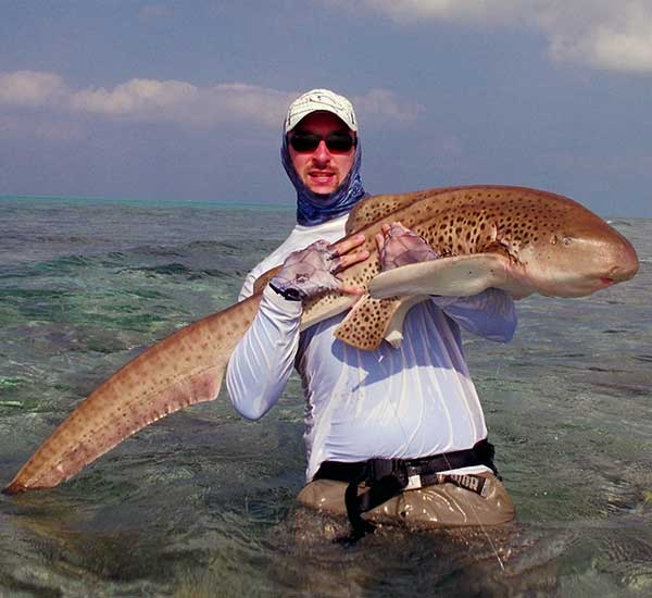 Spinnfischen mit Popper und Stickbait auf Giant Trevally, Thunfische, Snapper, Grouper und mehr.