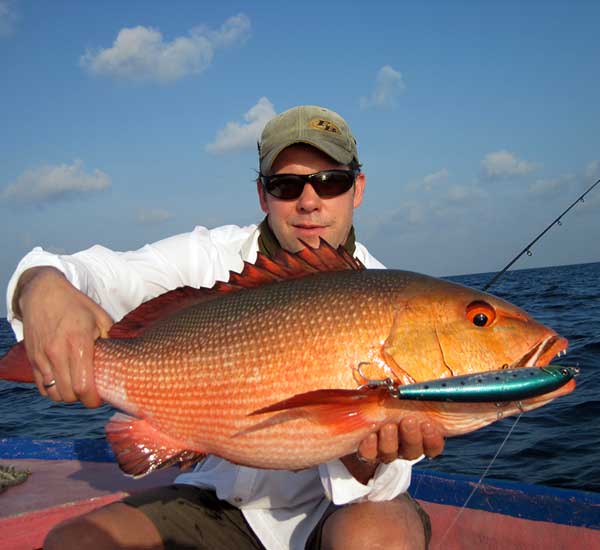 Spinnfischen mit Popper und Stickbait auf Giant Trevally, Thunfische, Snapper, Grouper und mehr.