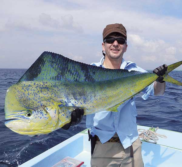Spinnfischen mit Popper und Stickbait auf Giant Trevally, Thunfische, Snapper, Grouper und mehr.