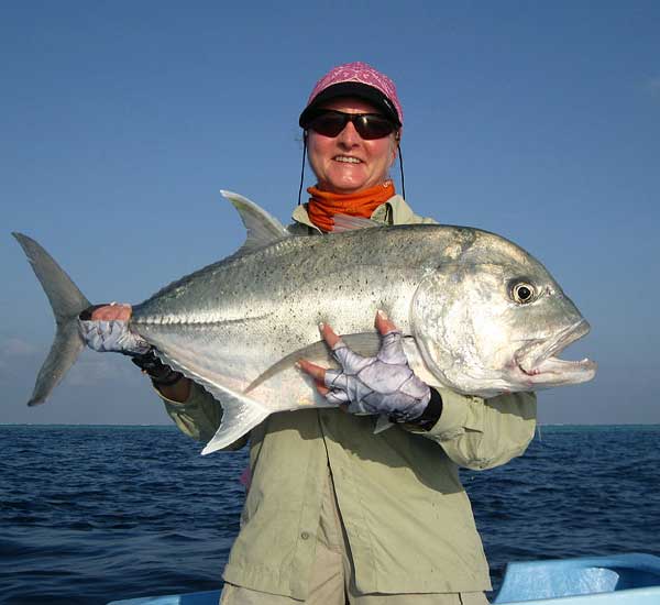 Spinnfischen mit Popper und Stickbait auf Giant Trevally, Thunfische, Snapper, Grouper und mehr.