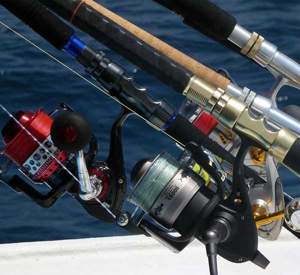 Spinnfischen mit Popper und Stickbait auf Giant Trevally, Thunfische, Snapper, Grouper und mehr.