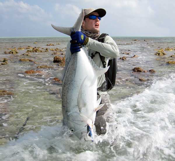 Spinnfischen mit Popper und Stickbait auf Giant Trevally, Thunfische, Snapper, Grouper und mehr.