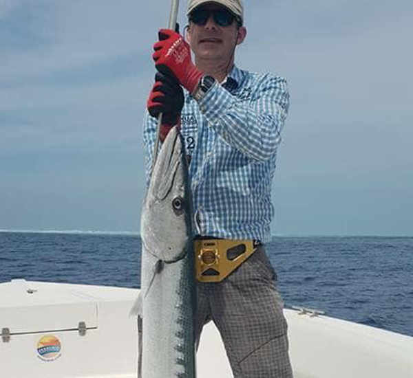 Spinnfischen mit Popper und Stickbait auf Giant Trevally, Thunfische, Snapper, Grouper und mehr.