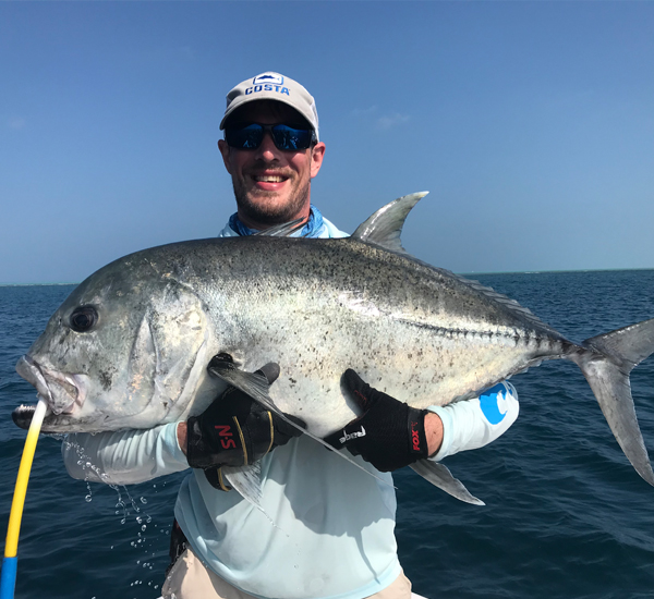 Spinnfischen mit Popper und Stickbait auf Giant Trevally, Thunfische, Snapper, Grouper und mehr.