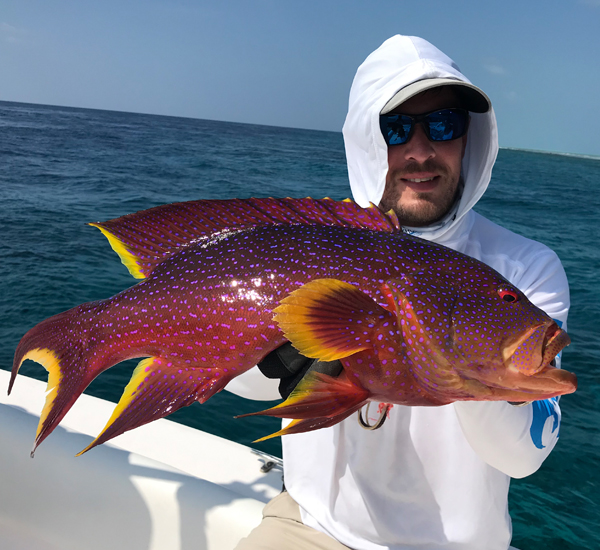 Spinnfischen mit Popper und Stickbait auf Giant Trevally, Thunfische, Snapper, Grouper und mehr.