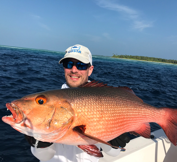 Spinnfischen mit Popper und Stickbait auf Giant Trevally, Thunfische, Snapper, Grouper und mehr.
