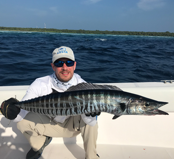 Spinnfischen mit Popper und Stickbait auf Giant Trevally, Thunfische, Snapper, Grouper und mehr.