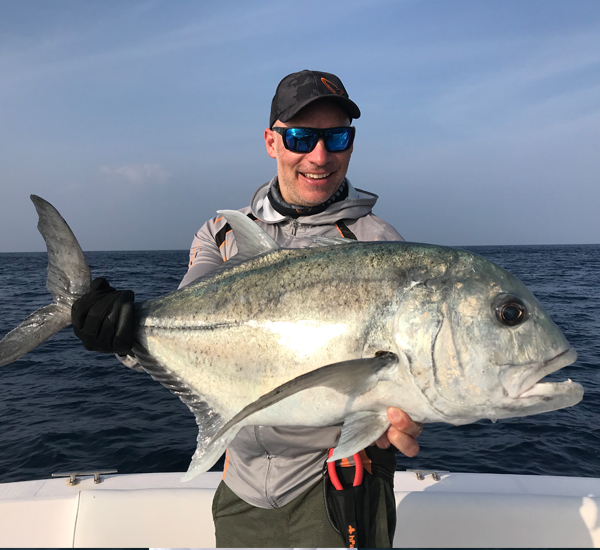 Spinnfischen mit Popper und Stickbait auf Giant Trevally, Thunfische, Snapper, Grouper und mehr.