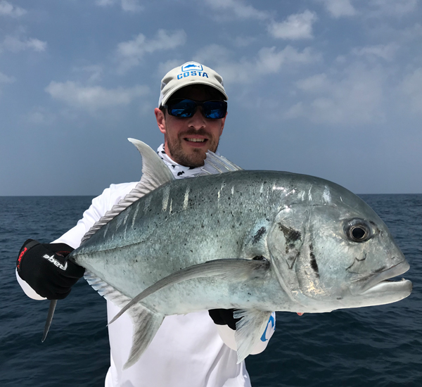 Spinnfischen mit Popper und Stickbait auf Giant Trevally, Thunfische, Snapper, Grouper und mehr.