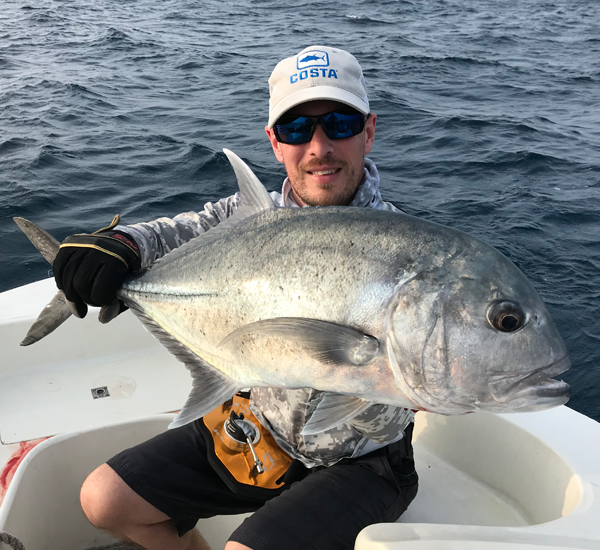 Spinnfischen mit Popper und Stickbait auf Giant Trevally, Thunfische, Snapper, Grouper und mehr.