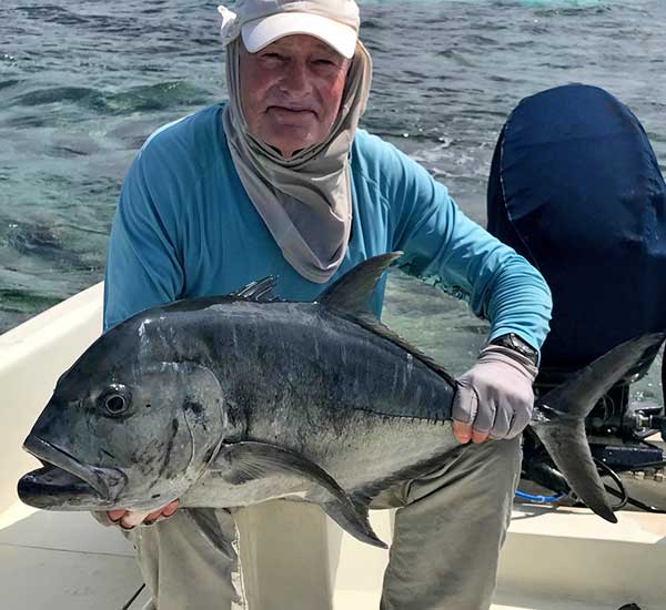 Spinnfischen mit Popper und Stickbait auf Giant Trevally, Thunfische, Snapper, Grouper und mehr.
