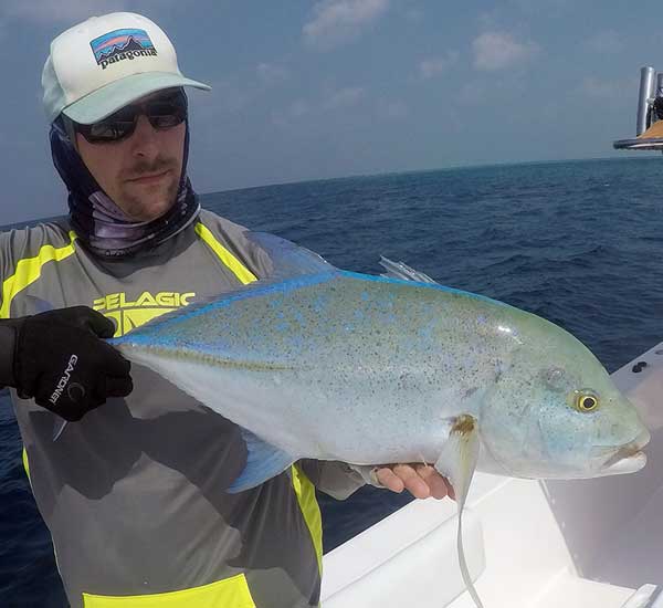 Spinnfischen mit Popper und Stickbait auf Giant Trevally, Thunfische, Snapper, Grouper und mehr.