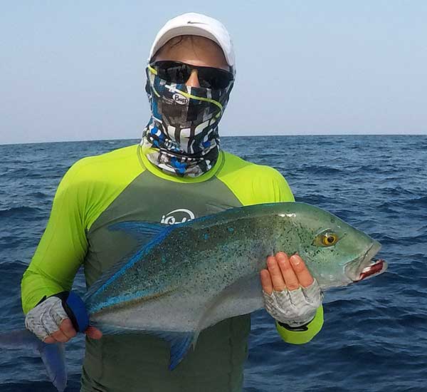 Spinnfischen mit Popper und Stickbait auf Giant Trevally, Thunfische, Snapper, Grouper und mehr.