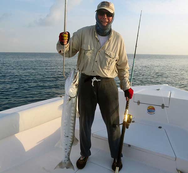 Spinnfischen mit Popper und Stickbait auf Giant Trevally, Thunfische, Snapper, Grouper und mehr.