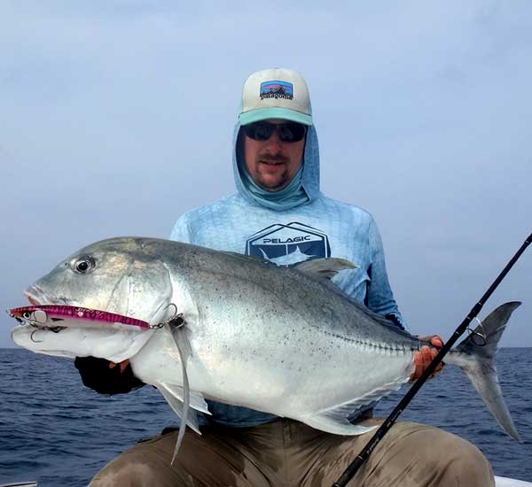 Spinnfischen mit Popper und Stickbait auf Giant Trevally, Thunfische, Snapper, Grouper und mehr.
